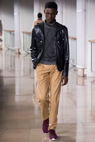 Look 3